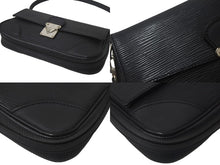 画像をギャラリービューアに読み込む, LOUIS VUITTON ルイヴィトン エピ ポシェット セギュール ワンショルダーバッグ M58882 ブラック アクセサリーポーチ シルバー金具 美品 中古 4c068500