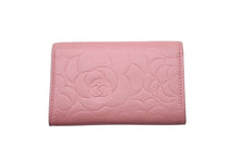 Load image into Gallery viewer, CHANEL シャネル カメリア カードケース 二つ折り財布 ラムスキン ピンク シルバー金具 A50088 14番台 美品 中古 4c068524