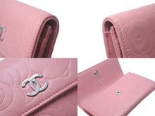 Load image into Gallery viewer, CHANEL シャネル カメリア カードケース 二つ折り財布 ラムスキン ピンク シルバー金具 A50088 14番台 美品 中古 4c068524