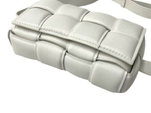 Load image into Gallery viewer, 極美品 BOTTEGAVENETA ボッテガヴェネタ カセット ベルトバッグ ウエストバッグ ボディバッグ レザー ホワイト 中古 4c068537
