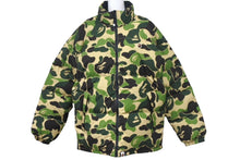 Load image into Gallery viewer, 新品未使用 A Bathing Ape アベイシングエイプ ダウンジャケット リバーシブル OZXDNM144007L カーキ ベージュ ブラック サイズL 4c068541