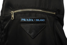 Load image into Gallery viewer, 極美品 PRADA プラダ SGN836 S182 I18 レザーパッチ ナイロン ジャケット 2018年 ブラック サイズ46 中古 4c068561