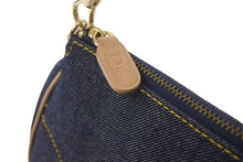 Load image into Gallery viewer, Christian Dior クリスチャンディオール サドルポーチ ワンショルダーバッグ ブルー デニム PZ0901 ゴールド金具 美品 中古 4c068669