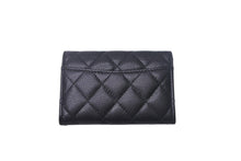 Load image into Gallery viewer, CHANEL シャネル カードケース AP0214 ココマーク フラップ キャビアスキン ブラック ゴールド金具 31番台 美品 中古 4c068700