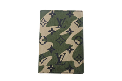 新品同様 LOUIS VUITTON ルイヴィトン クーヴェルテュール パスポール 村上隆 パスポートケース M58027 カモ 中古 4c068741