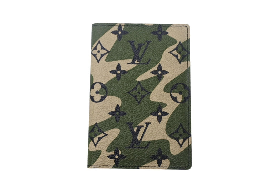 新品同様 LOUIS VUITTON ルイヴィトン クーヴェルテュール パスポール 村上隆 パスポートケース M58027 カモ 中古 4c068741