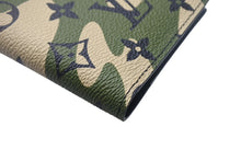 Load image into Gallery viewer, 新品同様 LOUIS VUITTON ルイヴィトン クーヴェルテュール パスポール 村上隆 パスポートケース M58027 カモ 中古 4c068741