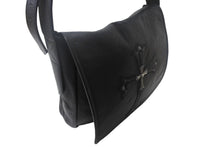 Load image into Gallery viewer, 極美品 CHROME HEARTS クロムハーツ ショルダーバッグ セメタリークロスパッチ メールバック レザー 中古 4c068743