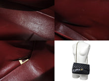 Load image into Gallery viewer, CHANEL シャネル マトラッセ25 Wフラップ Wチェーンショルダーバッグ ココマーク 1番台 ラムスキン ブラック ゴールド 美品 中古 4c068774