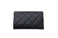 Load image into Gallery viewer, CHANEL シャネル マトラッセ コンパクトカードケース ココマーク 16番台 イタリア製 キャビアスキン ブラック 美品 中古 4c068812