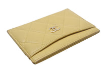 Load image into Gallery viewer, CHANEL シャネル マトラッセ カードケース ココマーク 22番台 スペイン製 ラムスキン イエロー ゴールド金具 美品 中古 4c068815