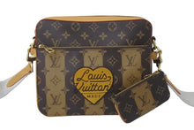 Load image into Gallery viewer, 新品同様 LOUIS VUITTON ルイヴィトン × NIGO モノグラムストライプ トリオメッセンジャー ショルダーバッグ M45965 中古 4c068822