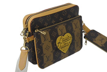 Load image into Gallery viewer, 新品同様 LOUIS VUITTON ルイヴィトン × NIGO モノグラムストライプ トリオメッセンジャー ショルダーバッグ M45965 中古 4c068822