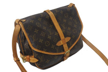 Load image into Gallery viewer, LOUIS VUITTON ルイ ヴィトン モノグラム ソミュール30 ショルダーバッグ M42256 PVC ブラウン 美品 中古 4c069010