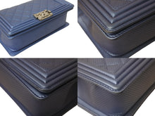 Load image into Gallery viewer, CHANEL シャネル ボーイシャネル チェーンショルダーバッグ 20番台 カーフ パンチングレザー メタリックブルー 美品 中古 4c069031