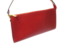 Load image into Gallery viewer, 極美品 LOUIS VUITTON ルイヴィトン ポシェットアクセソワール エピレザー M52947 レッド ゴールド金具 中古 4c069181