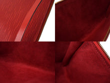 Load image into Gallery viewer, 極美品 LOUIS VUITTON ルイヴィトン ポシェットアクセソワール エピレザー M52947 レッド ゴールド金具 中古 4c069181