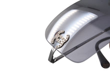 Load image into Gallery viewer, CHANEL シャネル ココマーク サングラス グラデーションレンズ リムレス 4017-D シルバー ブラック サイズ62□17 美品 中古 4c069198