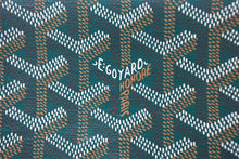 Load image into Gallery viewer, 新品未使用 GOYARD ゴヤール プリュメ ポーチウォレット ショルダーバッグ グリーン PVC レザー シルバー金具 中古 4c069233