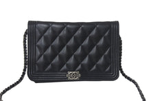 Load image into Gallery viewer, CHANEL シャネル ボーイシャネル チェーンショルダーバッグ 25番台 キャビアスキン ココマーク ブラック シルバー金具 美品 中古 4c069289