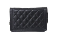 Load image into Gallery viewer, CHANEL シャネル ボーイシャネル チェーンショルダーバッグ 25番台 キャビアスキン ココマーク ブラック シルバー金具 美品 中古 4c069289