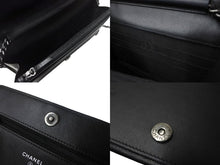 Load image into Gallery viewer, CHANEL シャネル ボーイシャネル チェーンショルダーバッグ 25番台 キャビアスキン ココマーク ブラック シルバー金具 美品 中古 4c069289