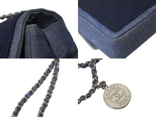 Load image into Gallery viewer, CHANEL シャネル マトラッセ26 Wチェーンショルダーバッグ メダリオン 20番台 ココマーク デニム ブルー シルバー金具 美品 中古 4c069290