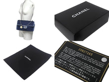 Load image into Gallery viewer, CHANEL シャネル マトラッセ26 Wチェーンショルダーバッグ メダリオン 20番台 ココマーク デニム ブルー シルバー金具 美品 中古 4c069290