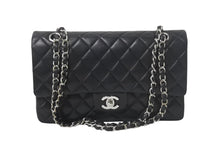 Load image into Gallery viewer, CHANEL シャネル マトラッセ25 Wチェーンショルダーバッグ Wフラップ ココマーク 6番台 ラムスキン ブラック シルバー金具 美品 中古 4c069291