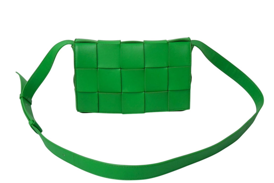BOTTEGA VENETA ボッテガヴェネタ マキシイントレチャート カセット ショルダーバッグ レザー グリーン 美品 中古 4c069297
