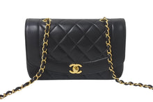 Load image into Gallery viewer, CHANEL シャネル ダイアナ22 マトラッセ チェーンショルダーバッグ ココマーク 2番台 ラムスキン ブラック ゴールド 美品 中古 4c069362