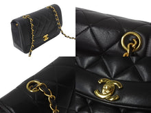 Load image into Gallery viewer, CHANEL シャネル ダイアナ22 マトラッセ チェーンショルダーバッグ ココマーク 2番台 ラムスキン ブラック ゴールド 美品 中古 4c069362
