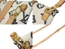 Load image into Gallery viewer, LOUIS VUITTON ルイヴィトン タイラーザクリエイター エンベロップショルダー 24SS 伊勢丹新宿限定 バニラ マルチカラー M83343 美品 中古 4c069363