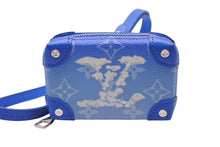 Load image into Gallery viewer, 極美品 LOUIS VUITTON ルイヴィトン ソフトトランクネックレスウォレット ショルダーバッグ モノグラムクラウズ PVC ブルー ホワイト 中古 4c069402