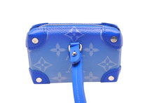 Load image into Gallery viewer, 極美品 LOUIS VUITTON ルイヴィトン ソフトトランクネックレスウォレット ショルダーバッグ モノグラムクラウズ PVC ブルー ホワイト 中古 4c069402