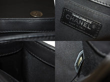 Load image into Gallery viewer, 極美品 CHANEL シャネル チェーンアラウンドショルダーバッグ ボーイシャネル 21番台 カーフスキン ブラック シルバー金具 中古 4c069437