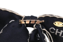 Load image into Gallery viewer, CHANEL シャネル ロゴ リボン タイ シルク ブローチ ネイビーブルー ホワイト 美品 中古 4c069507