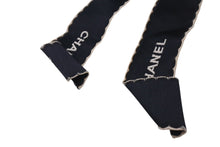 Load image into Gallery viewer, CHANEL シャネル ロゴ リボン タイ シルク ブローチ ネイビーブルー ホワイト 美品 中古 4c069507