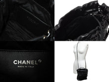 Load image into Gallery viewer, 極美品 CHANEL シャネル シャネル22 ミニ チェーンショルダーバッグ AS3980 ロゴプレート カーフスキン ブラック 中古 4c069520