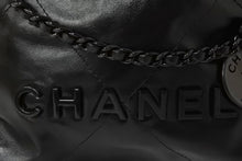 Load image into Gallery viewer, 極美品 CHANEL シャネル シャネル22 ミニ チェーンショルダーバッグ AS3980 ロゴプレート カーフスキン ブラック 中古 4c069520