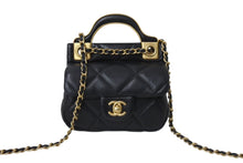 Load image into Gallery viewer, 極美品 CHANEL シャネル マトラッセ チェーン ミニ ショルダーバッグ 31番台 ブラック ラムスキン ココマーク ゴールド金具 中古 4c069578