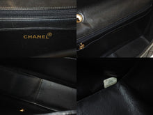 Load image into Gallery viewer, CHANEL シャネル 中マトラッセ シングルフラップ チェーンショルダーバッグ 3番台 ブラック ラムスキン ゴールド金具 美品 中古 4c069608