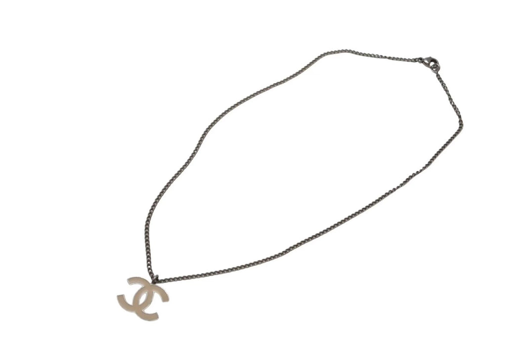 CHANEL シャネル ココマークネックレス 02A刻印 重量約6.1 メタル シルバー ベージュ シルバー金具 美品 中古 4c069711