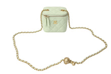 Load image into Gallery viewer, CHANEL シャネル マトラッセ スモールバニティ チェーンショルダーバッグ AP1447 ココマーク ココボール 31番台 美品 中古 4c069747