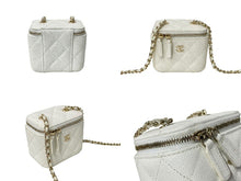 Load image into Gallery viewer, CHANEL シャネル マトラッセ スモールバニティ チェーンショルダーバッグ AP1340 ココマーク ホワイト 32番台 美品 中古 4c069748