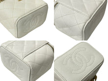 Load image into Gallery viewer, CHANEL シャネル マトラッセ スモールバニティ チェーンショルダーバッグ AP1340 ココマーク ホワイト 32番台 美品 中古 4c069748