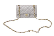 Load image into Gallery viewer, 極美品 CHANEL シャネル ミニマトラッセ 20 Sフラップ Sショルダーバッグ ランダム番台 ラムスキン グレー ゴールド金具 中古 4c069749