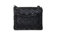 Load image into Gallery viewer, CHANEL シャネル ミニマトラッセ Sフラップ Sチェーンショルダーバッグ 5番台 ラムスキン ブラック シルバー金具 美品 中古 4c069750