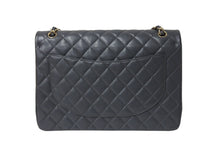 Load image into Gallery viewer, 新品同様 CHANEL シャネル デカマトラッセ33 Wチェーンショルダーバッグ Wフラップ ランダム キャビアスキン ゴールド金具 中古 4c069770