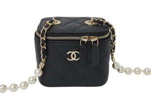 極美品 CHANEL シャネル スモールバニティ パールショルダーバッグ 31番台 AP2581 ココマーク ラムスキン フェイクパール 中古 4c069772